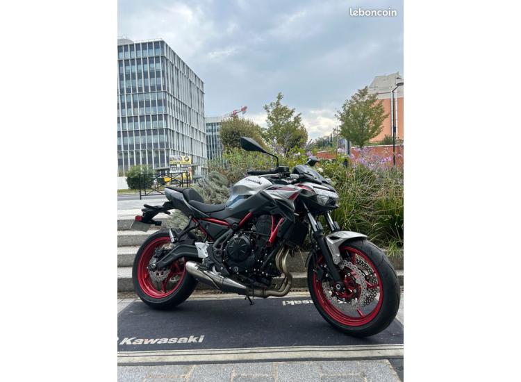 KAWASAKI Z650 - ETAT NEUVE - 456 kms - MOTO PERMIS A2/A - 6499 EUROS