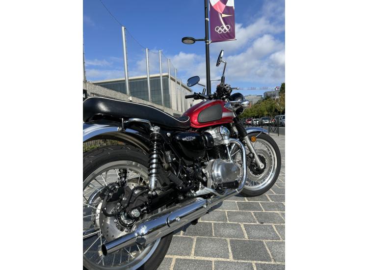 KAWASAKI W800 - ANNEE 2024 - 645 KMS - ETAT NEUVE - 8 999 €